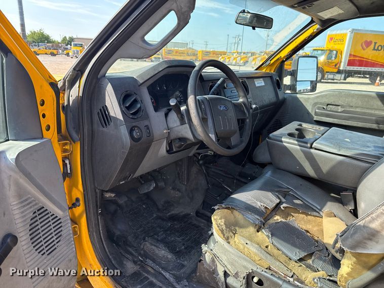 image for item EU2067 2015 Ford F350 Super Duty  utility bed pickup truck