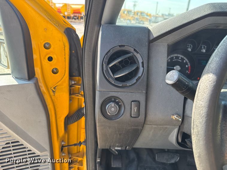 image for item EU2067 2015 Ford F350 Super Duty  utility bed pickup truck