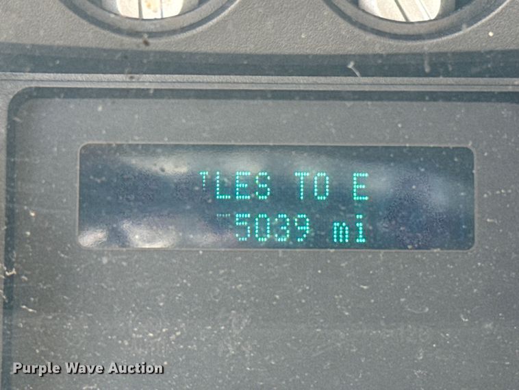 image for item EU2067 2015 Ford F350 Super Duty  utility bed pickup truck