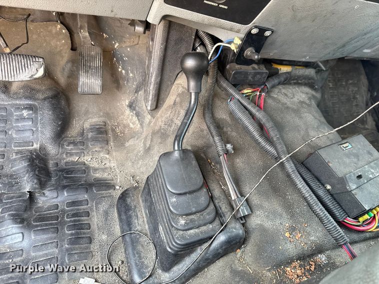 image for item EU2067 2015 Ford F350 Super Duty  utility bed pickup truck