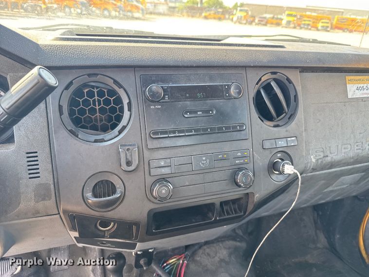 image for item EU2067 2015 Ford F350 Super Duty  utility bed pickup truck