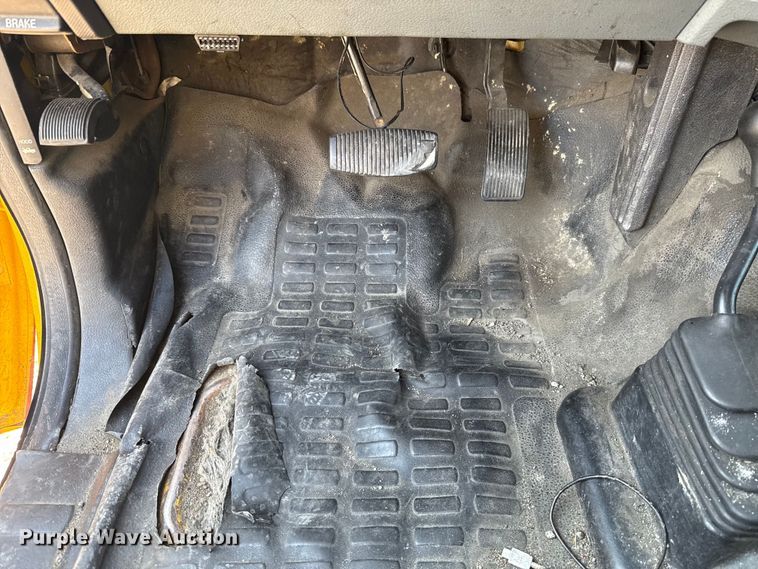 image for item EU2067 2015 Ford F350 Super Duty  utility bed pickup truck