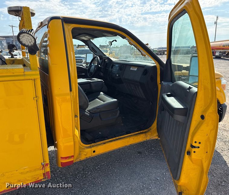 image for item EU2067 2015 Ford F350 Super Duty  utility bed pickup truck