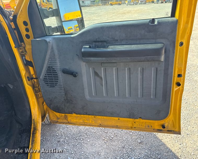 image for item EU2067 2015 Ford F350 Super Duty  utility bed pickup truck