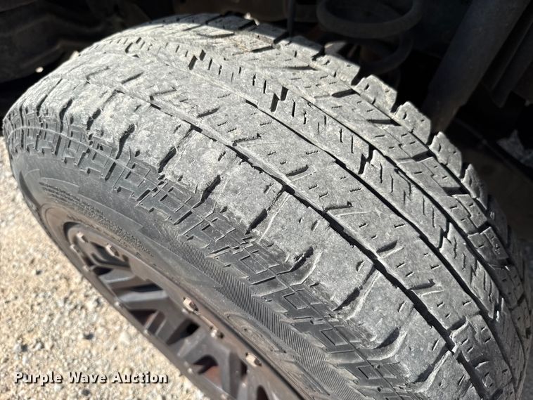 image for item EU2067 2015 Ford F350 Super Duty  utility bed pickup truck