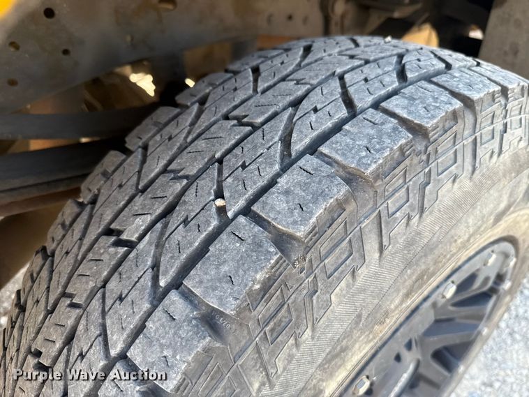 image for item EU2067 2015 Ford F350 Super Duty  utility bed pickup truck