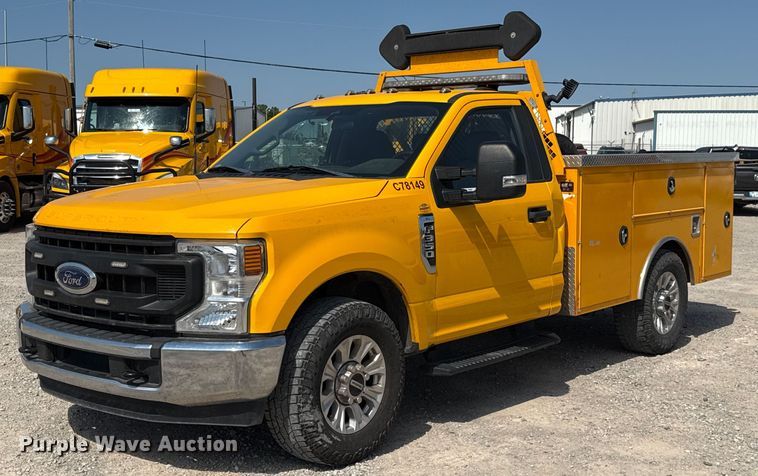image for item EU2068 2022 Ford F350 Super Duty  utility bed pickup truck