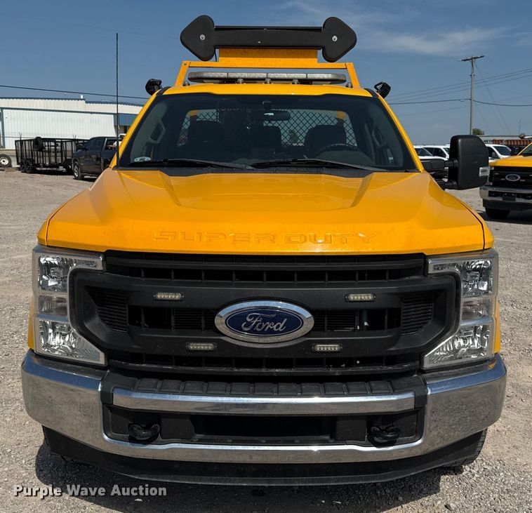 image for item EU2068 2022 Ford F350 Super Duty  utility bed pickup truck