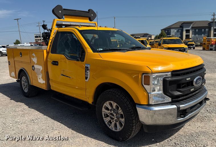 image for item EU2068 2022 Ford F350 Super Duty  utility bed pickup truck