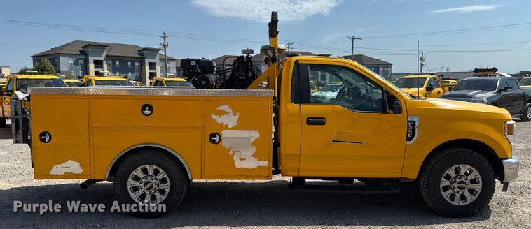 image for item EU2068 2022 Ford F350 Super Duty  utility bed pickup truck