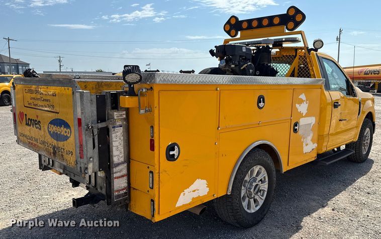 image for item EU2068 2022 Ford F350 Super Duty  utility bed pickup truck