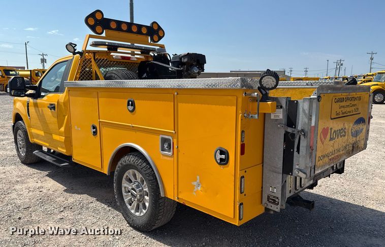image for item EU2068 2022 Ford F350 Super Duty  utility bed pickup truck