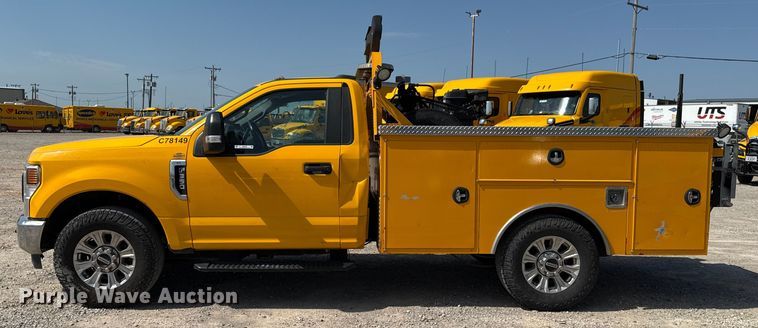 image for item EU2068 2022 Ford F350 Super Duty  utility bed pickup truck