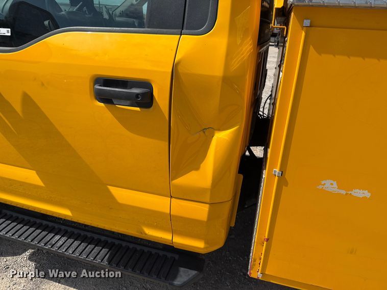 image for item EU2068 2022 Ford F350 Super Duty  utility bed pickup truck