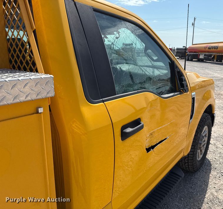 image for item EU2068 2022 Ford F350 Super Duty  utility bed pickup truck