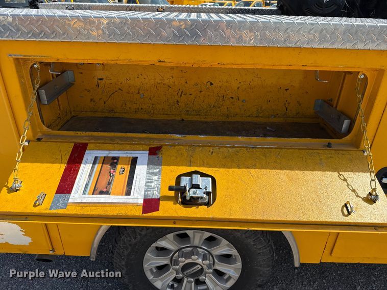 image for item EU2068 2022 Ford F350 Super Duty  utility bed pickup truck