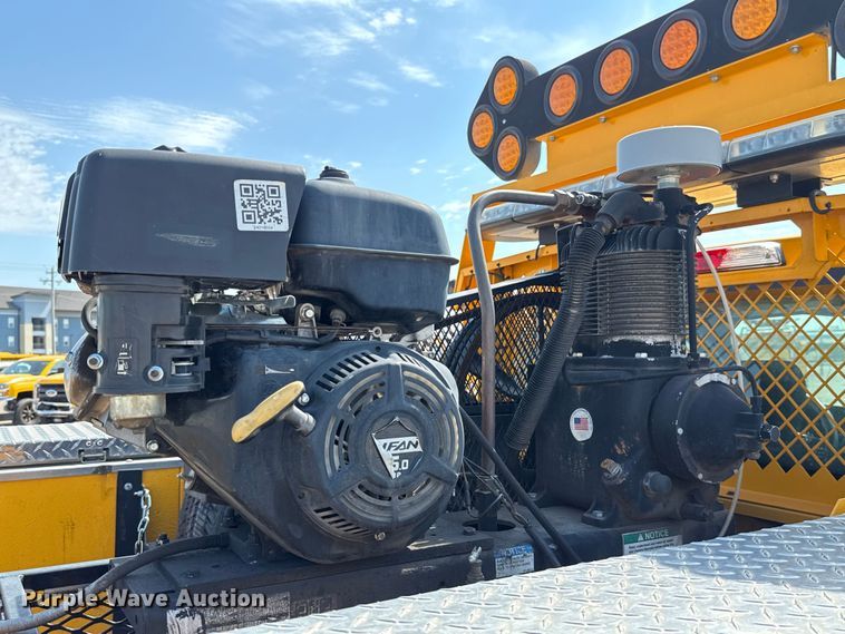 image for item EU2068 2022 Ford F350 Super Duty  utility bed pickup truck