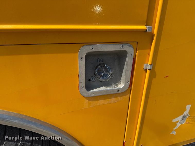 image for item EU2068 2022 Ford F350 Super Duty  utility bed pickup truck