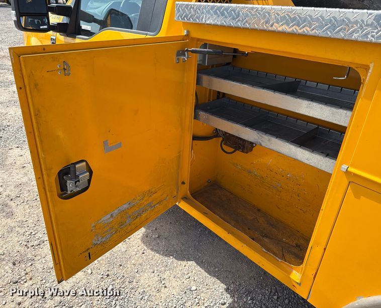 image for item EU2068 2022 Ford F350 Super Duty  utility bed pickup truck