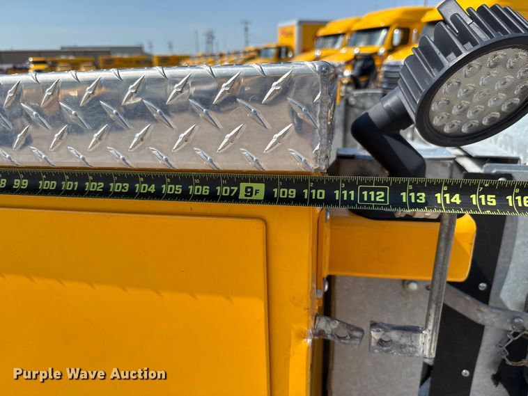 image for item EU2068 2022 Ford F350 Super Duty  utility bed pickup truck