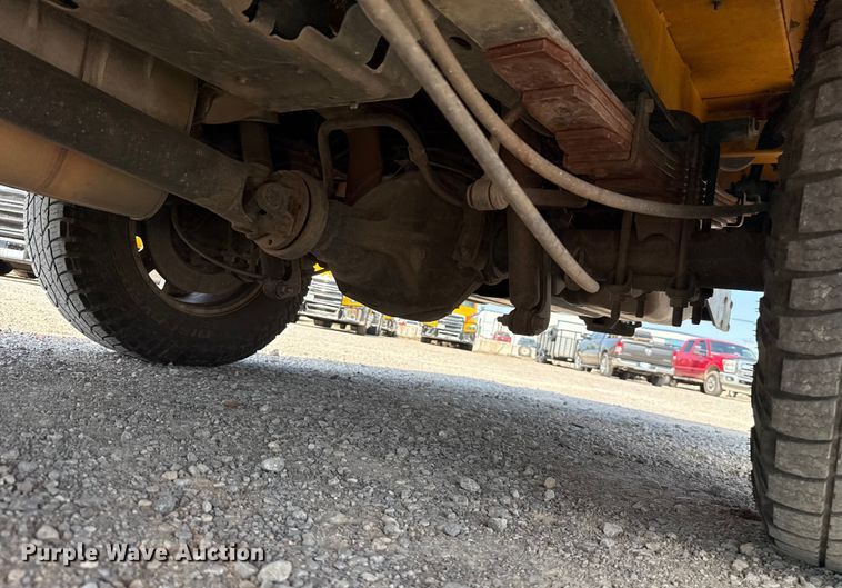 image for item EU2068 2022 Ford F350 Super Duty  utility bed pickup truck