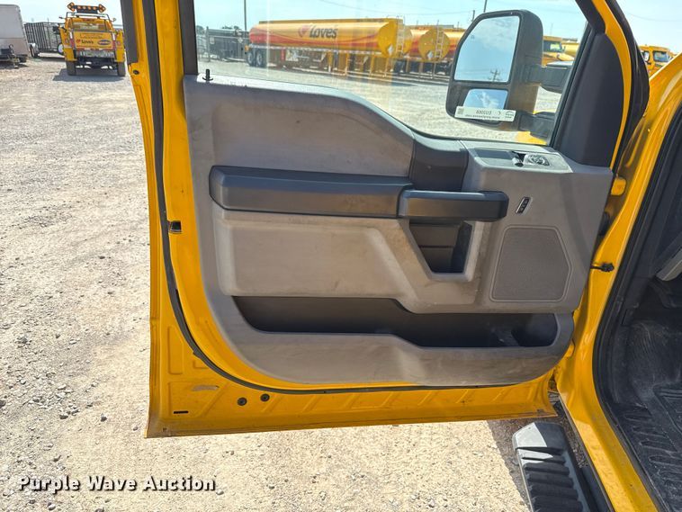 image for item EU2068 2022 Ford F350 Super Duty  utility bed pickup truck