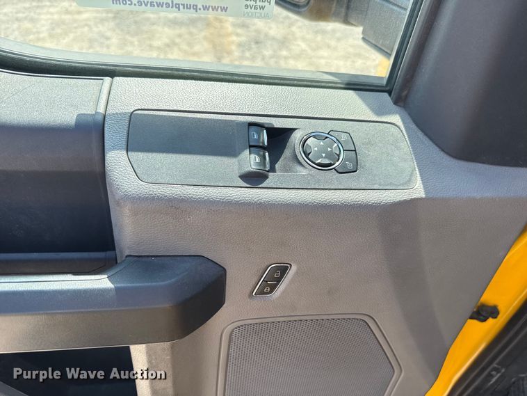 image for item EU2068 2022 Ford F350 Super Duty  utility bed pickup truck