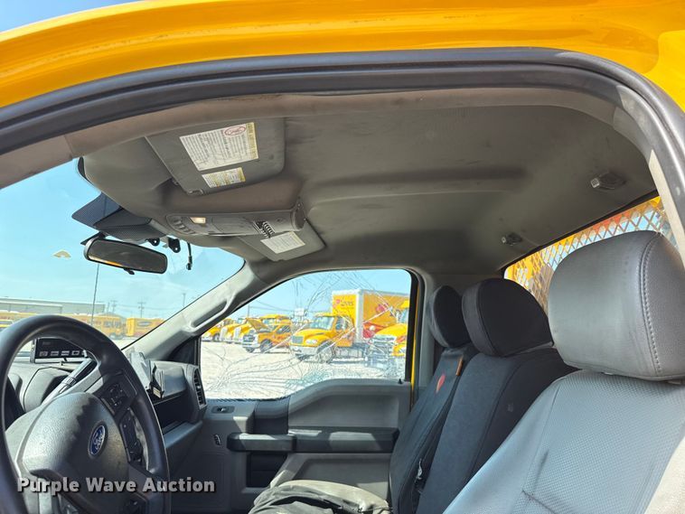 image for item EU2068 2022 Ford F350 Super Duty  utility bed pickup truck