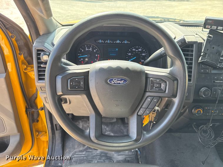 image for item EU2068 2022 Ford F350 Super Duty  utility bed pickup truck