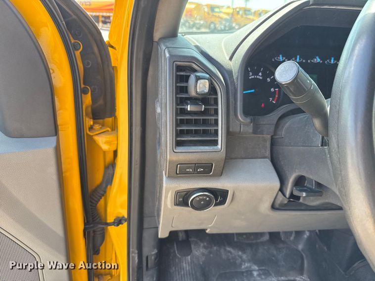 image for item EU2068 2022 Ford F350 Super Duty  utility bed pickup truck