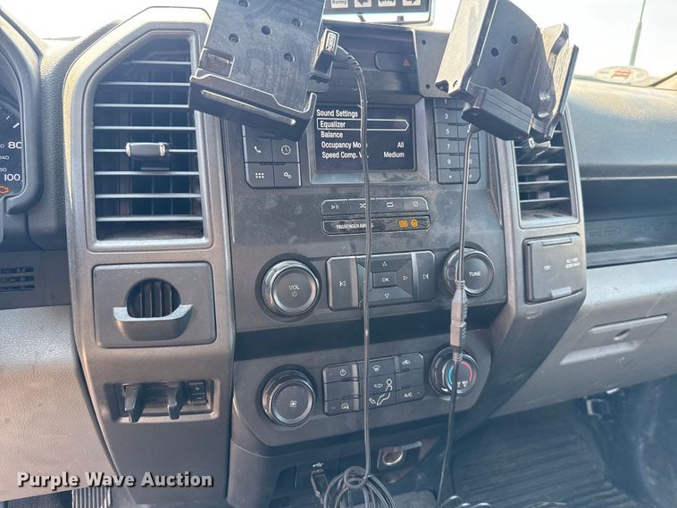 image for item EU2068 2022 Ford F350 Super Duty  utility bed pickup truck