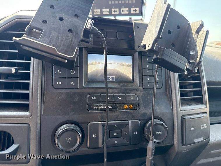 image for item EU2068 2022 Ford F350 Super Duty  utility bed pickup truck