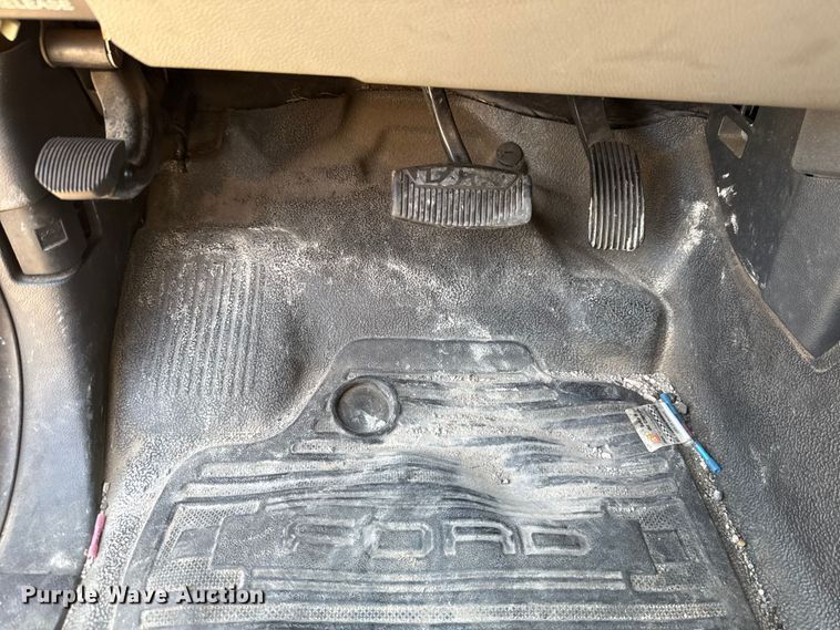 image for item EU2068 2022 Ford F350 Super Duty  utility bed pickup truck