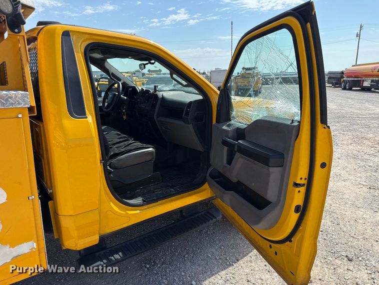 image for item EU2068 2022 Ford F350 Super Duty  utility bed pickup truck