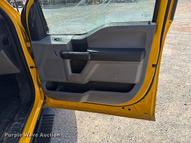 image for item EU2068 2022 Ford F350 Super Duty  utility bed pickup truck