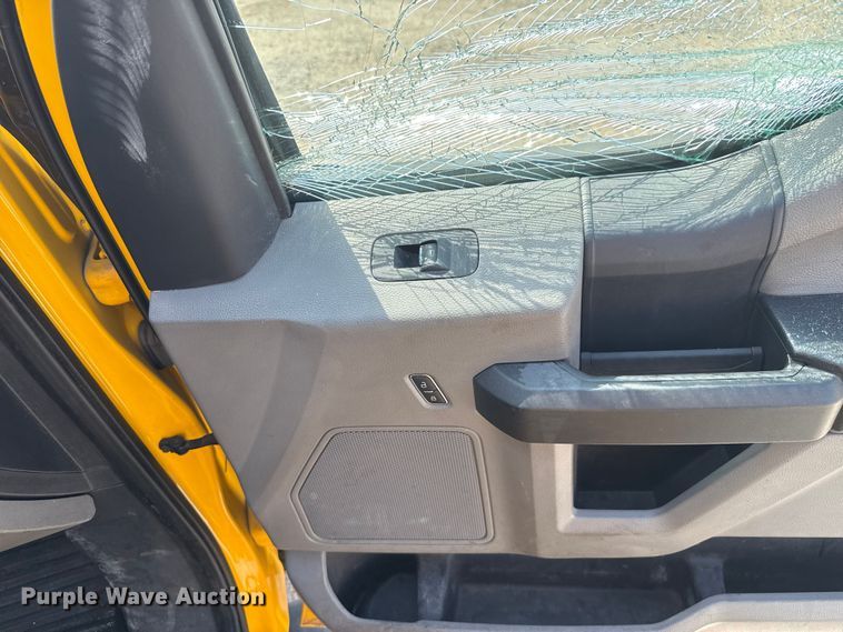 image for item EU2068 2022 Ford F350 Super Duty  utility bed pickup truck