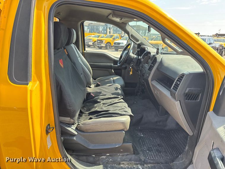 image for item EU2068 2022 Ford F350 Super Duty  utility bed pickup truck