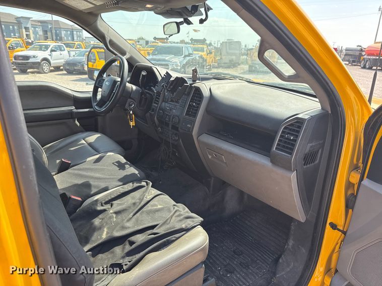 image for item EU2068 2022 Ford F350 Super Duty  utility bed pickup truck