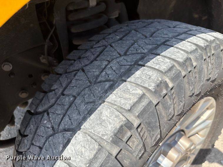 image for item EU2068 2022 Ford F350 Super Duty  utility bed pickup truck