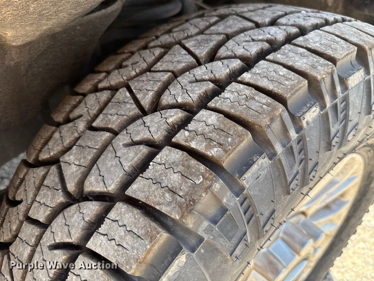 image for item EU2068 2022 Ford F350 Super Duty  utility bed pickup truck