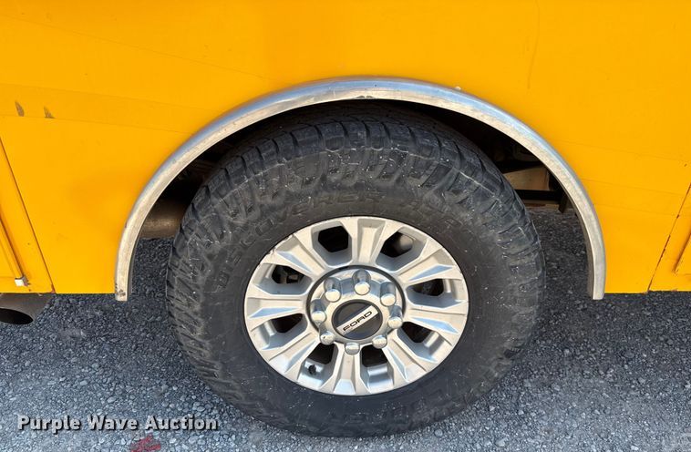 image for item EU2068 2022 Ford F350 Super Duty  utility bed pickup truck