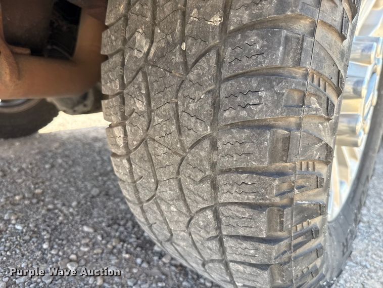 image for item EU2068 2022 Ford F350 Super Duty  utility bed pickup truck