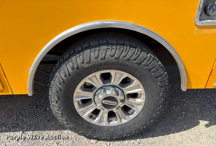 image for item EU2068 2022 Ford F350 Super Duty  utility bed pickup truck