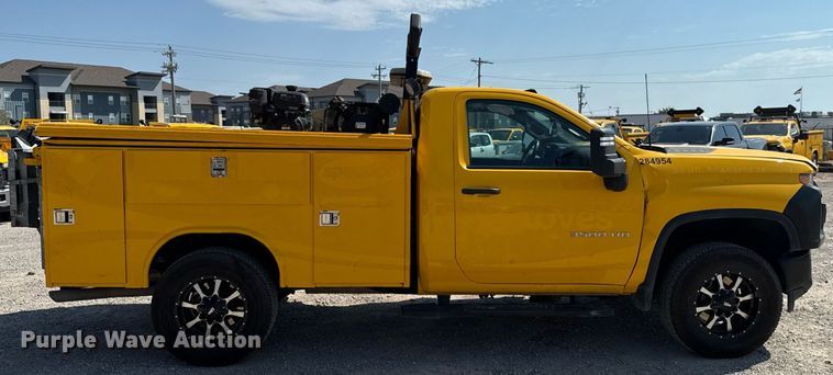 image for item EU2069 2021 Chevrolet Silverado 3500HD utility bed pickup truck