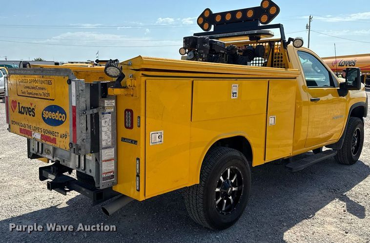 image for item EU2069 2021 Chevrolet Silverado 3500HD utility bed pickup truck