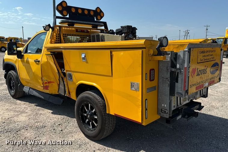 image for item EU2069 2021 Chevrolet Silverado 3500HD utility bed pickup truck