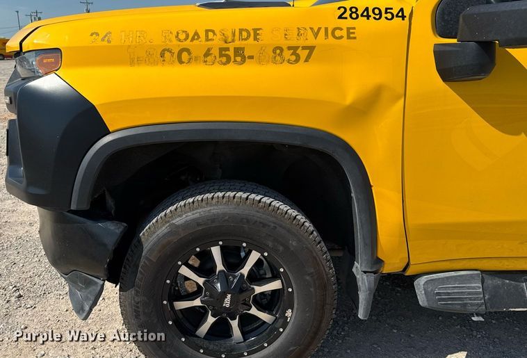 image for item EU2069 2021 Chevrolet Silverado 3500HD utility bed pickup truck