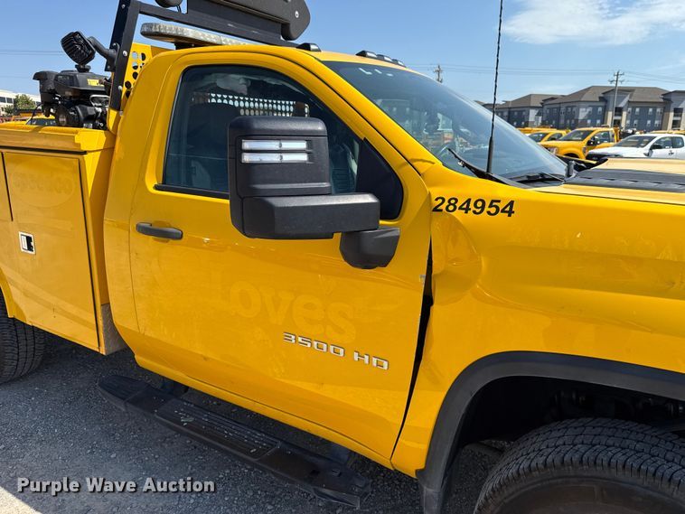 image for item EU2069 2021 Chevrolet Silverado 3500HD utility bed pickup truck