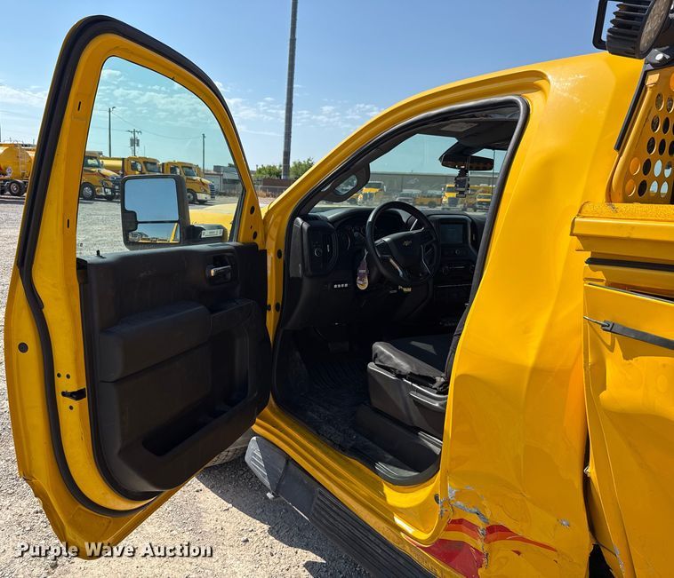 image for item EU2069 2021 Chevrolet Silverado 3500HD utility bed pickup truck