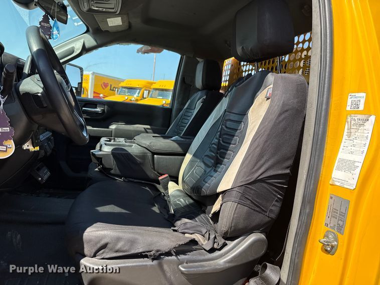 image for item EU2069 2021 Chevrolet Silverado 3500HD utility bed pickup truck